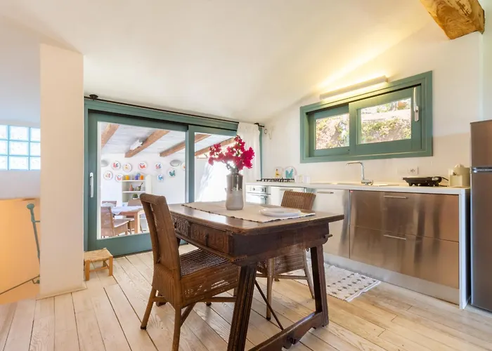 Maffi - Spaziosa, Vista Mare E Parcheggio *